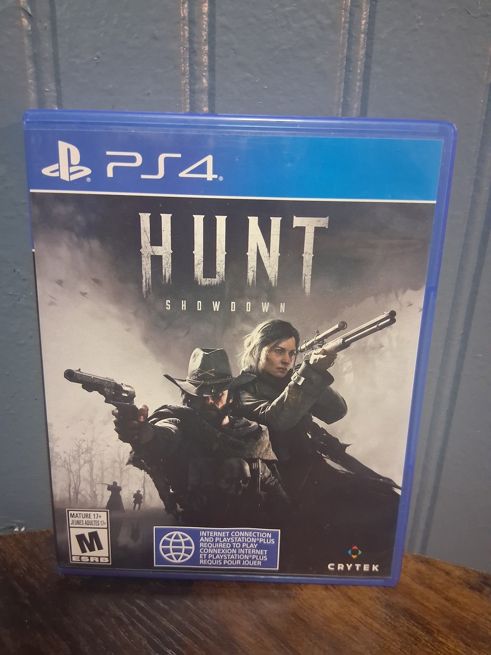 Hunt: Showdown (PS4) - Action Shooter in Blue Case